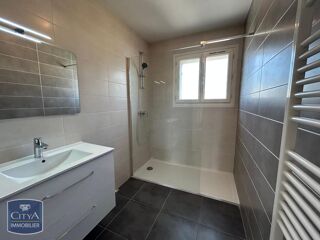  Appartement à louer 3 pièces 90 m²