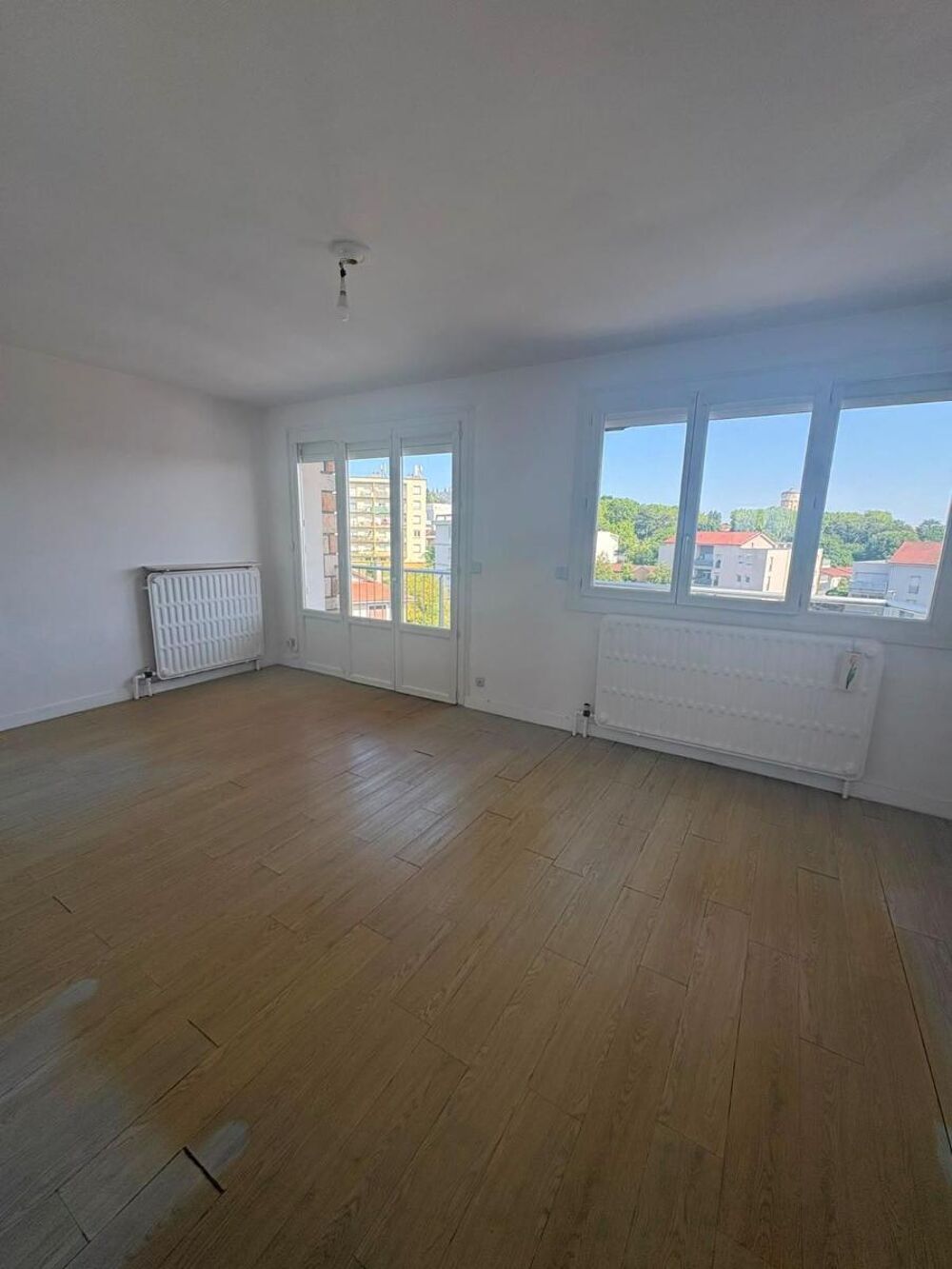 location Appartement - 3 pièce(s) - 70 m² Décines-Charpieu (69150)