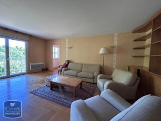  Appartement à louer 4 pièces 146 m²