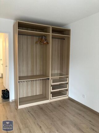  Appartement à louer 4 pièces 77 m²