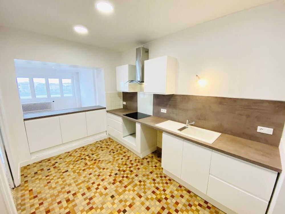 Nous vous proposons à la location un appartement T3Bis i....