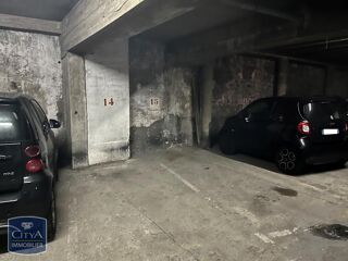  Parking / Garage à louer 