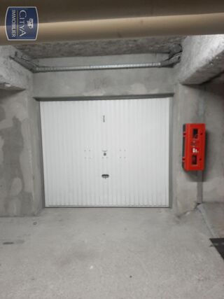 Parking / Garage à louer 