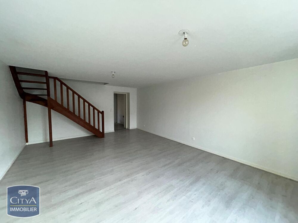 À LOUER : Un appartement DUPLEX qui n'attend que vous po....
