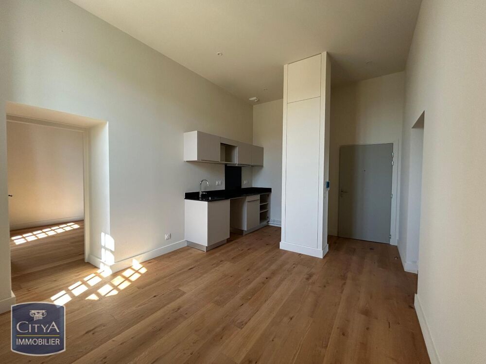 "Rénovation Monument Historique" À LOUER : Appartement T....
