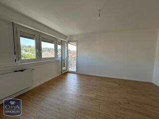  Appartement à louer 4 pièces 77 m²