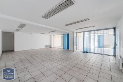 Id&eacute;alement situ&eacute; en plein cœur du centre-ville de Cus... 900 03300 Cusset