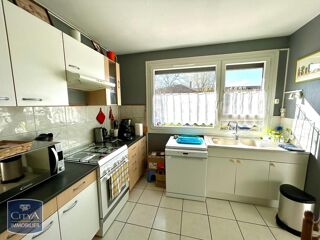  Appartement à louer 4 pièces 77 m²