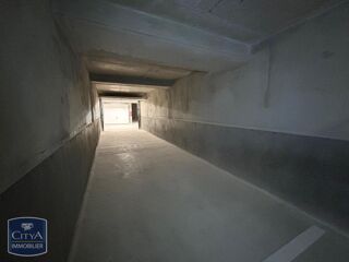  Parking / Garage à louer 35 m²