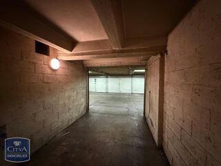  Parking / Garage à louer 
