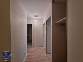  Appartement à louer 3 pièces 82 m²