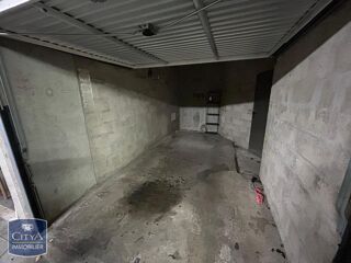  Parking / Garage à louer 