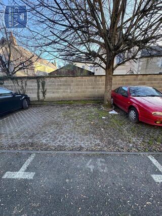  Parking / Garage à louer 