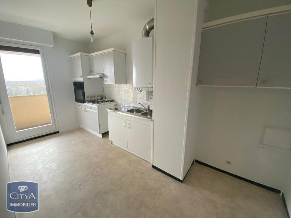 À LOUER : Appartement T3 situé à Bourges. Ce bien spacie....