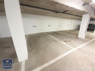  Parking / Garage à louer 