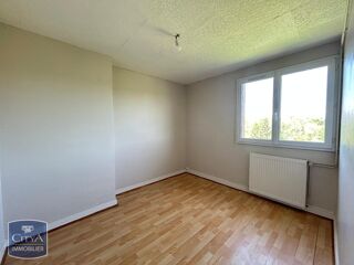  Appartement à louer 4 pièces 77 m²