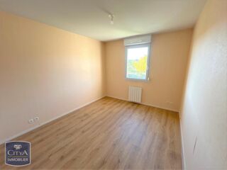  Appartement à louer 4 pièces 74 m²