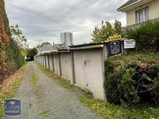  Parking / Garage à louer 
