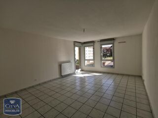  Appartement à louer 4 pièces 82 m²