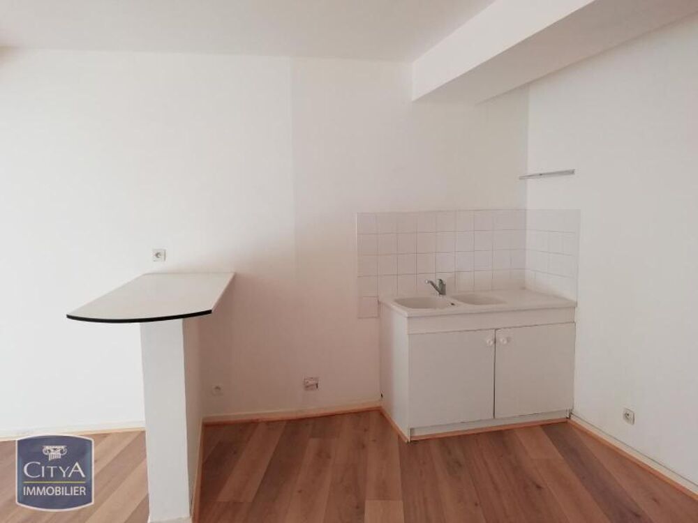 À LOUER : Appartement T1 situé à Chinon, dans le départe....