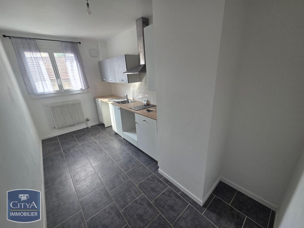 À LOUER : Appartement T1 situé à Issoire dans la rue des....