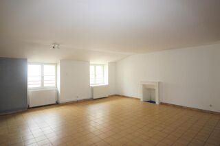  Appartement à louer 5 pièces 102 m²