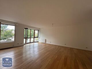  Appartement à louer 5 pièces 122 m²