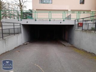  Parking / Garage à louer 