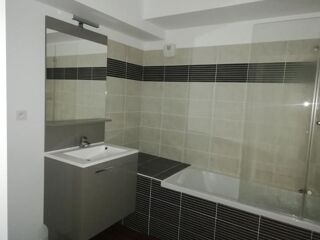  Appartement à louer 3 pièces 67 m²