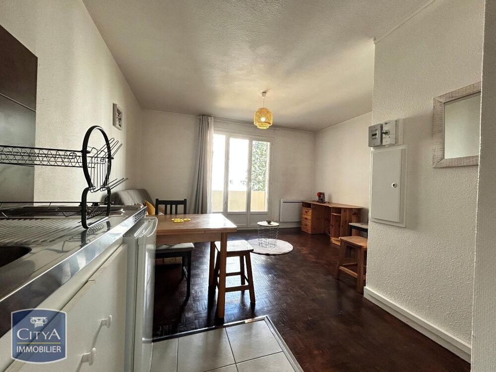 À LOUER : Appartement T1 à Grenoble, situé dans un quart....