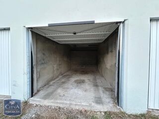  Parking / Garage à louer 