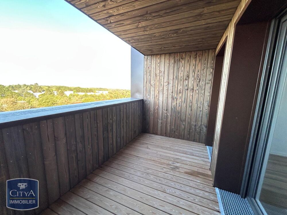 Appartement T3 au 7ème étage avec loggia : cellier, entr....