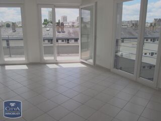 Appartement à louer 4 pièces 79 m²