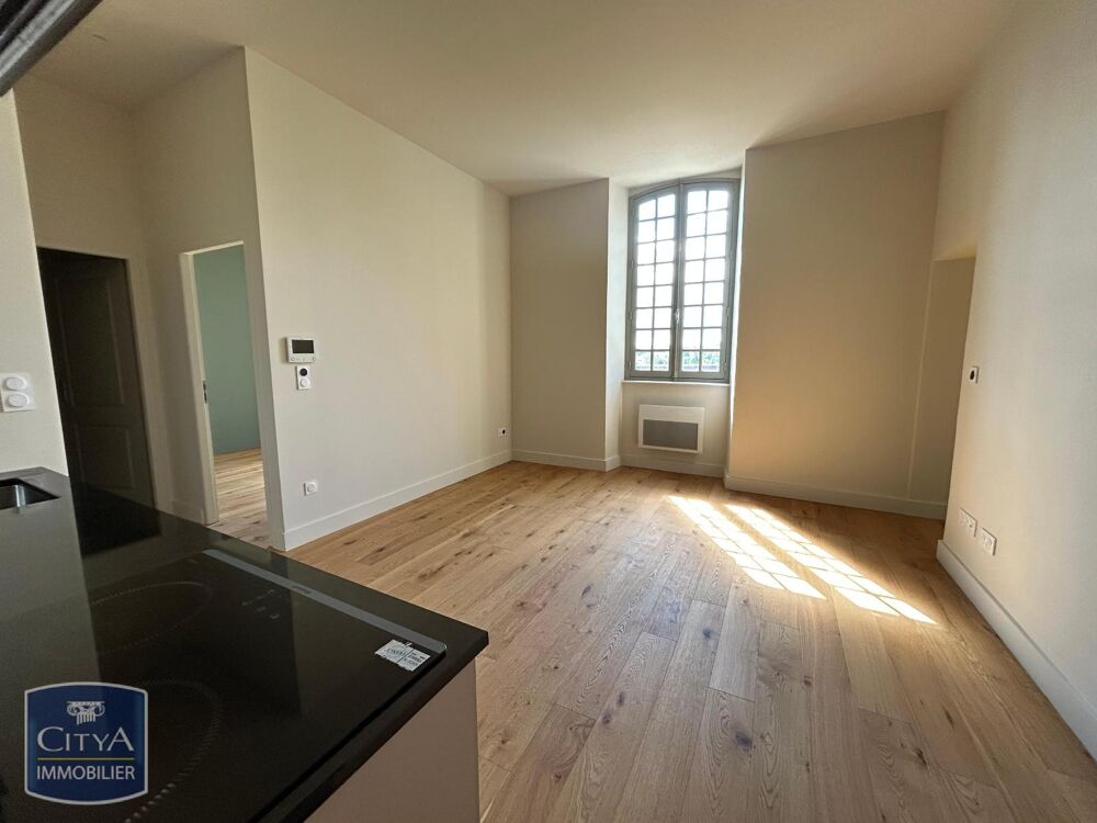 "Rénovation Monument Historique" À LOUER : Appartement T....