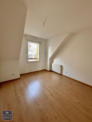  Appartement à louer 4 pièces 81 m²