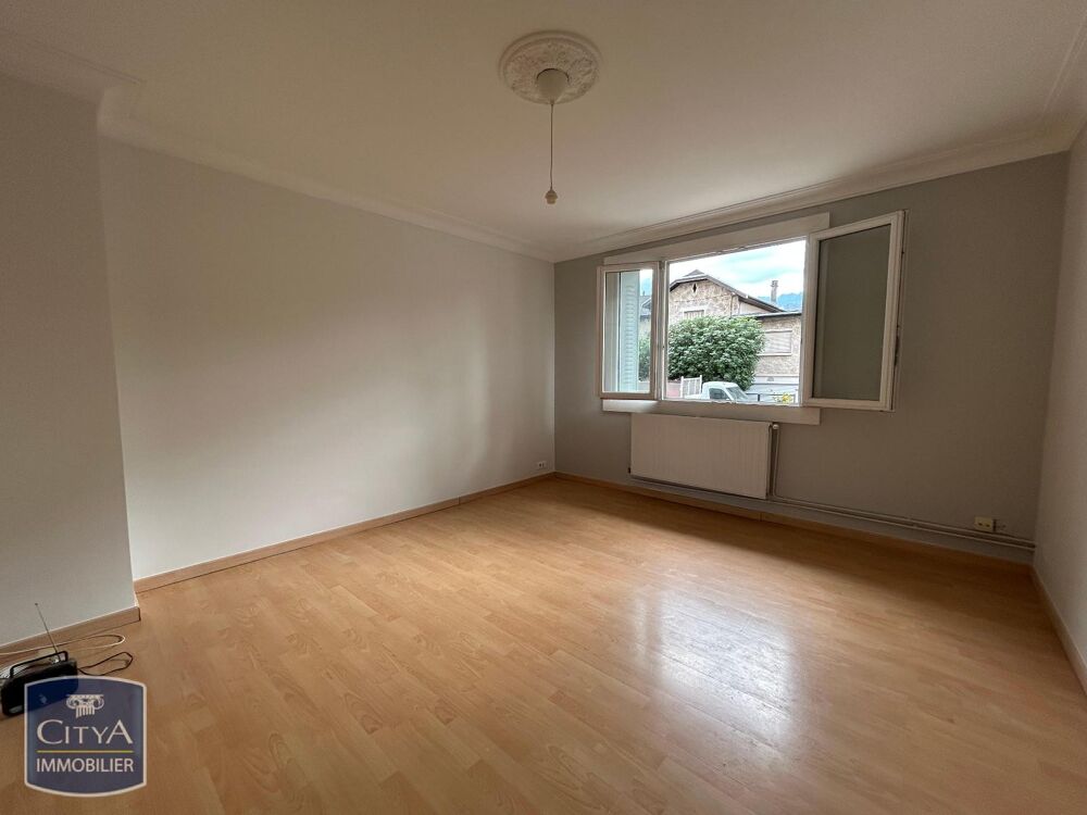 À LOUER : Découvrez cet appartement rénové T3 situé à Sa....