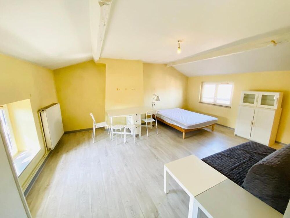 Nous vous proposons à la location ce T1 meublé situé au ....