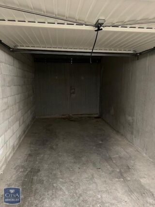  Parking / Garage à louer 