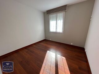  Appartement à louer 4 pièces 77 m²