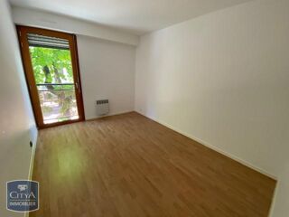  Appartement à louer 3 pièces 77 m²