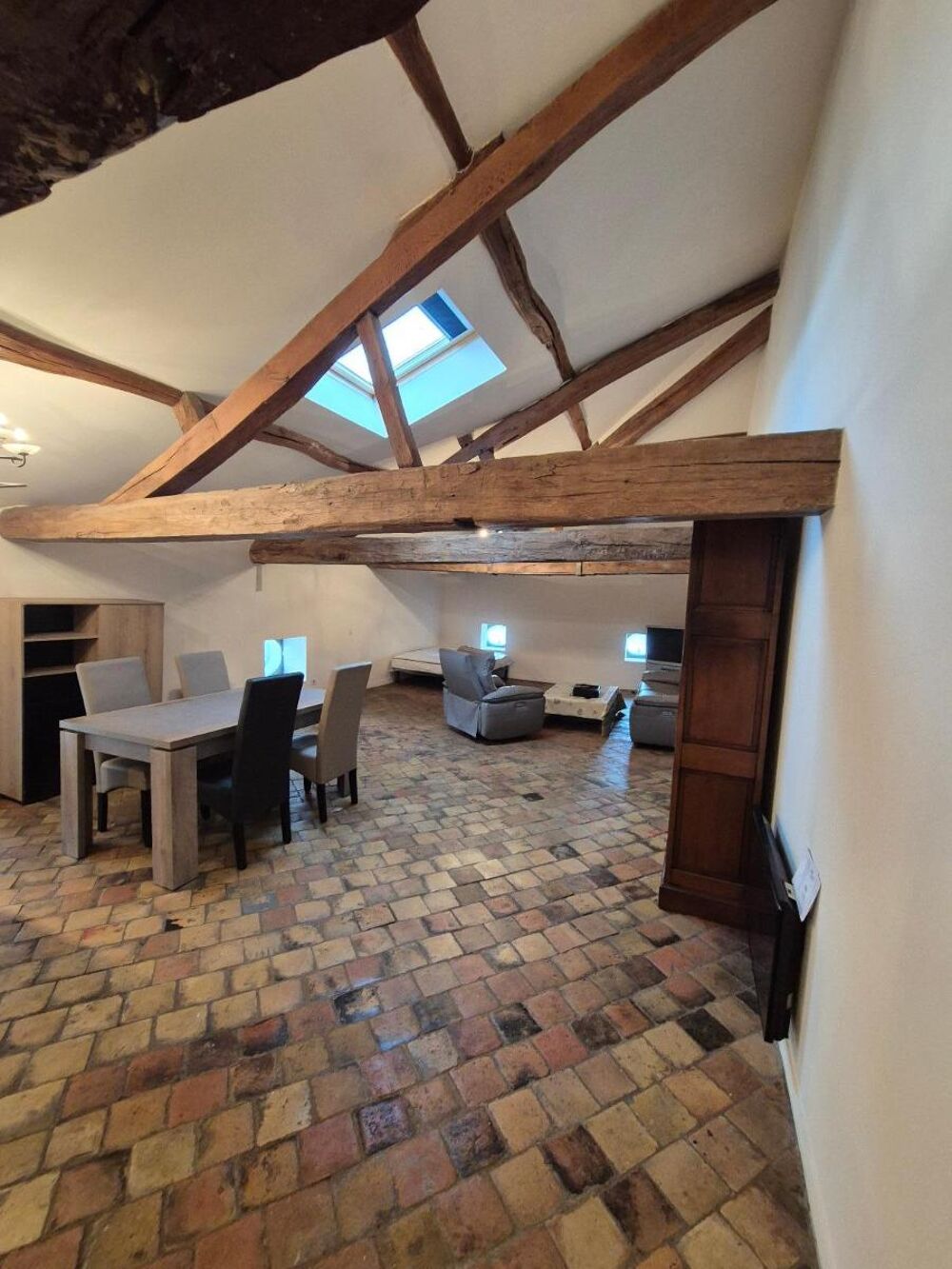Grand studio - Venez découvrir à Mâcon ce studio meublé ....