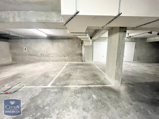  Parking / Garage à louer 