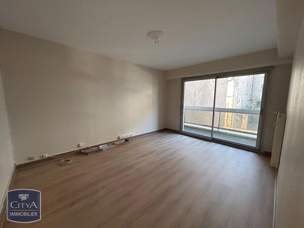 À LOUER : Appartement ancien T3 situé à Tulle, dans le d....