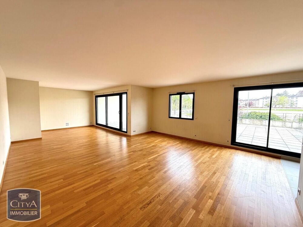À LOUER : Appartement T5 spacieux et lumineux situé à Sa....