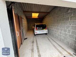  Parking / Garage à louer 