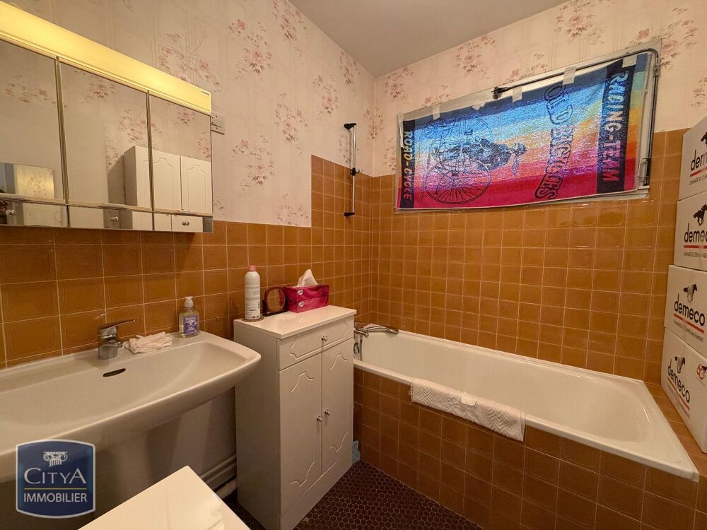 À LOUER : Appartement T3 situé à Châteauroux, dans le dé....