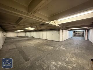  Parking / Garage à louer 