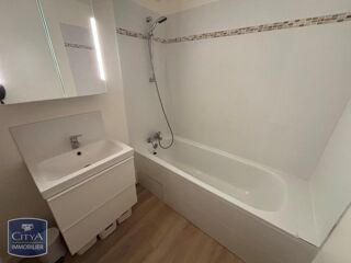 Appartement à louer 3 pièces 74 m²