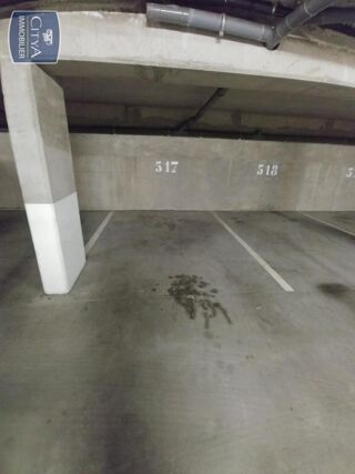  Parking / Garage à louer 