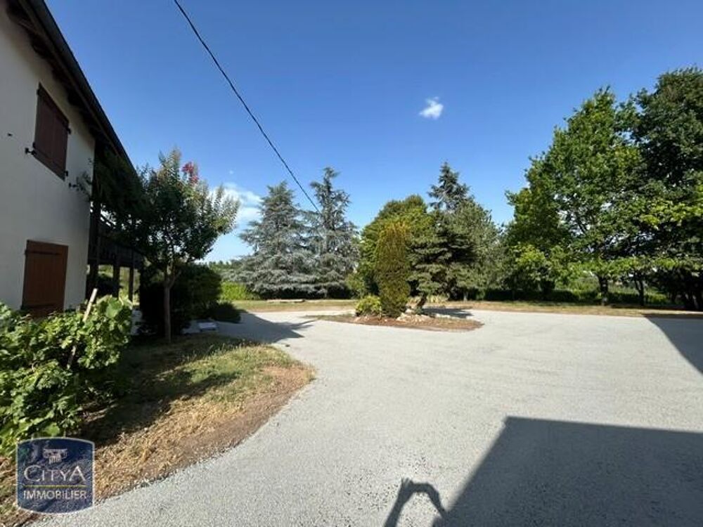 À louer, charmante maison T4 située dans la belle commun....